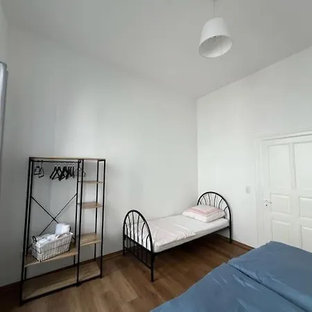 One 2 فارل